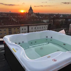 Noir Hotel- Penthouse Apartman Jacuzzival , Szeged Magyarország