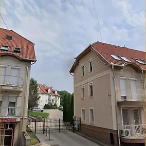 Barnapartman , Eger Magyarország